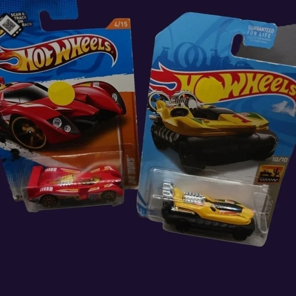 Hot wheel cars set of 2 collector - Picture 1 of 8